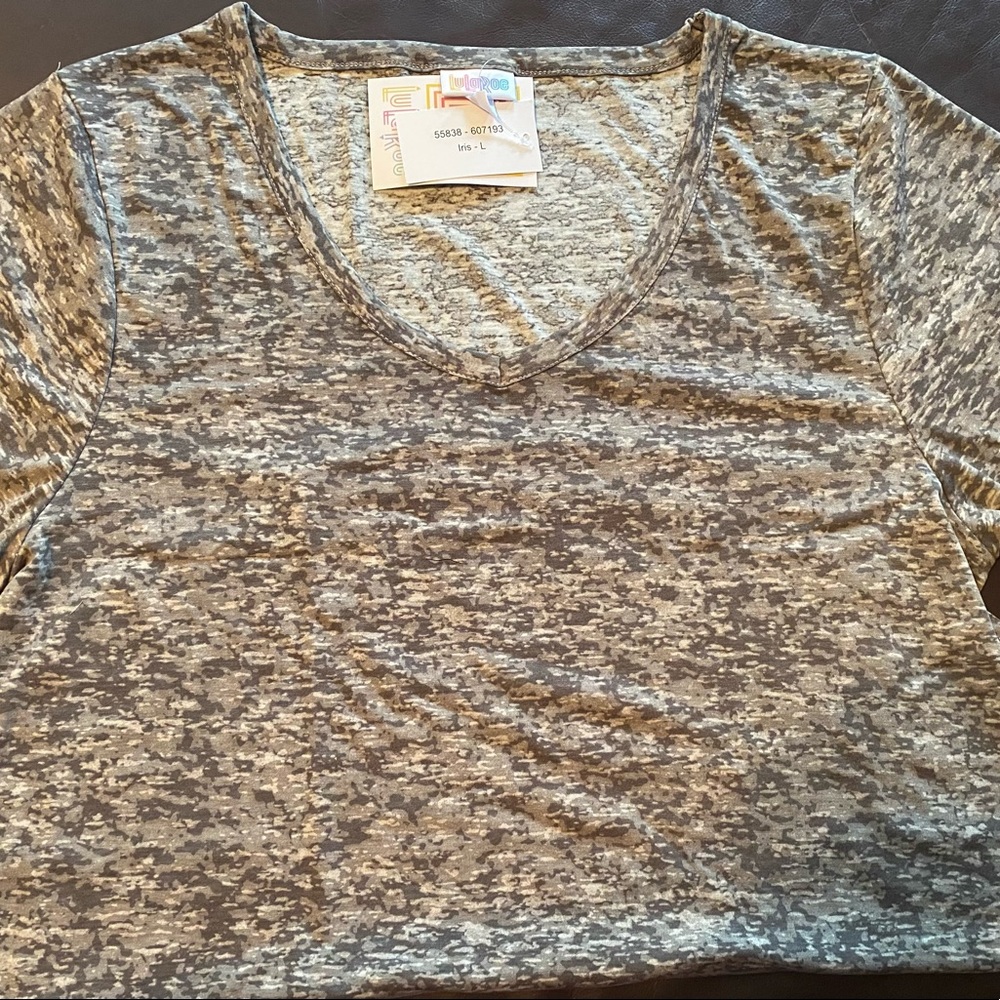 Large LuLaRoe Iris Tee NWT